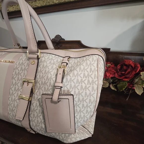 Michael Kors Beige and Pink Travel Bag - Picture 4 of 8